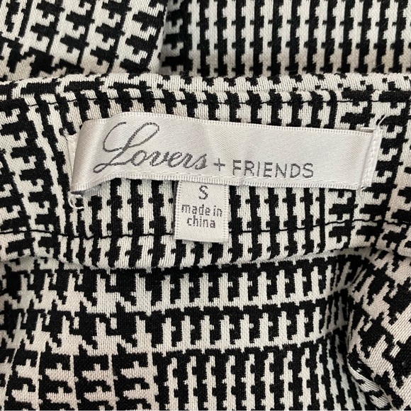 Lovers + Friends Affection Mini Skirt in Houndstooth
Plaid Size Small - Picture 4 of 6